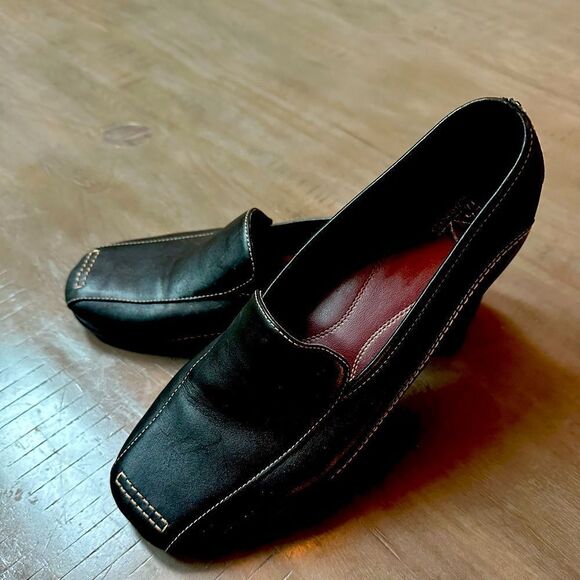 Aerosole A2 black, square toe leather flats. - Picture 1 of 6